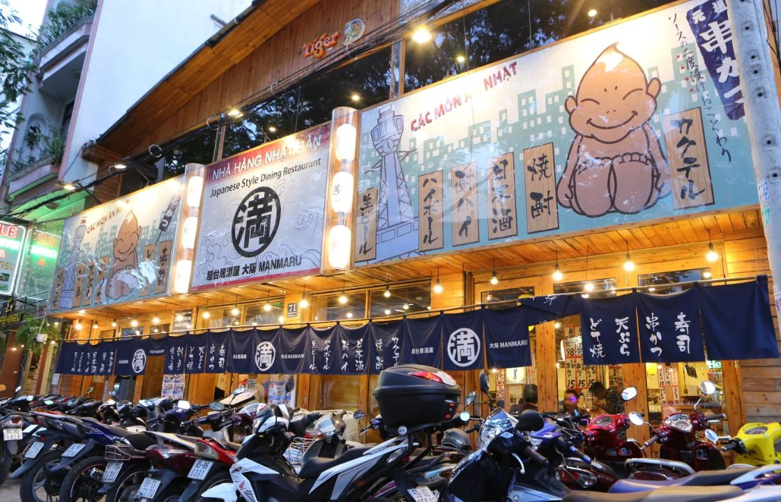 Exterior of Yatai Izakaya Osaka MANMARU